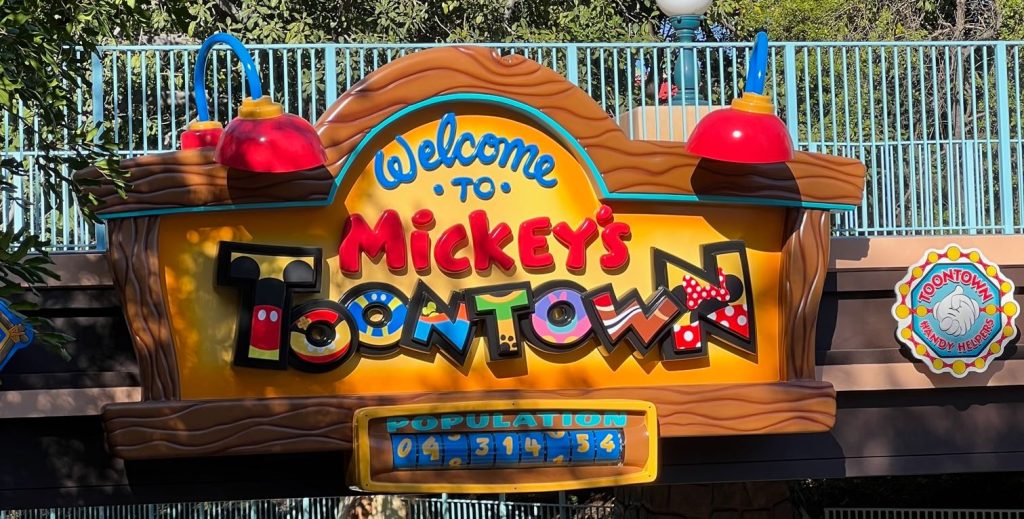 Learn how to reserve your spots for Mickey and Minnie's Runaway Railway ...